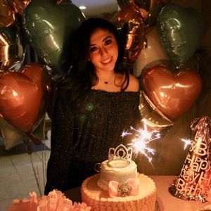 Meet your Posher, Anahi